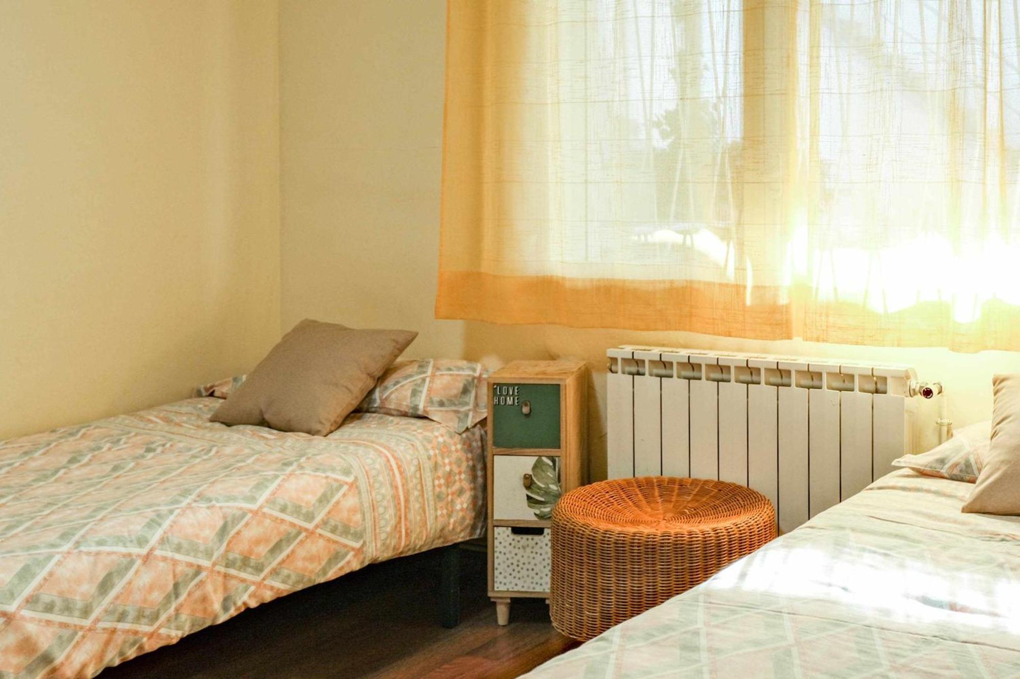 Can Camps Besalu Casa Planta Baja Con Jardin Luaran gambar