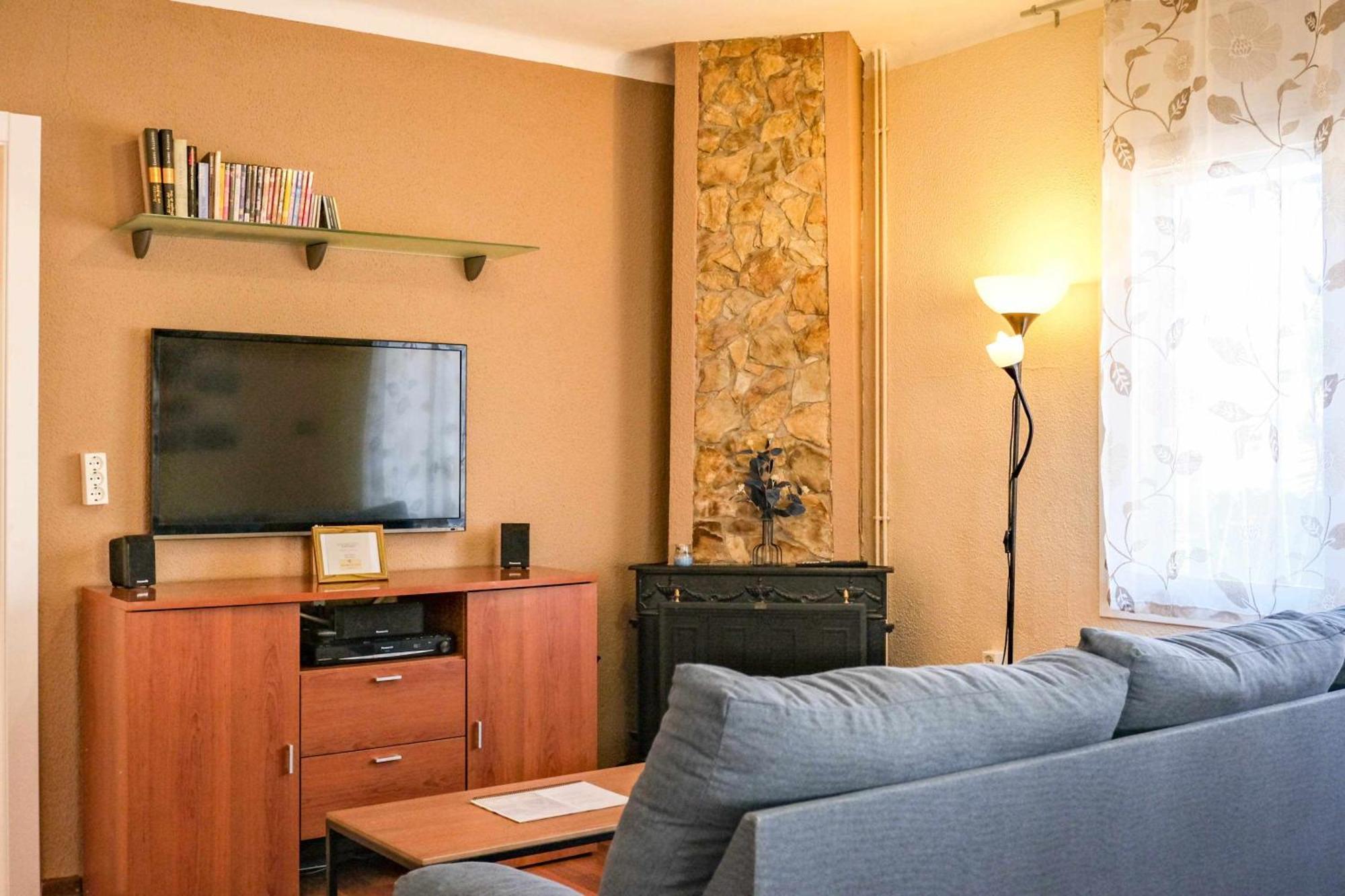 Can Camps Besalu Casa Planta Baja Con Jardin Luaran gambar