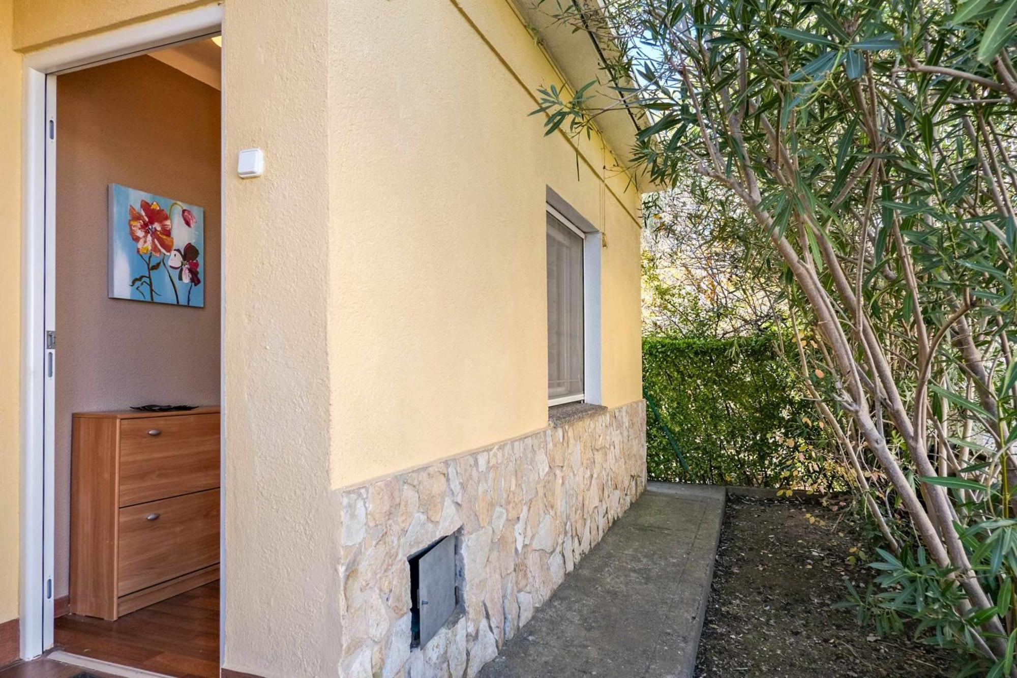 Can Camps Besalu Casa Planta Baja Con Jardin Luaran gambar